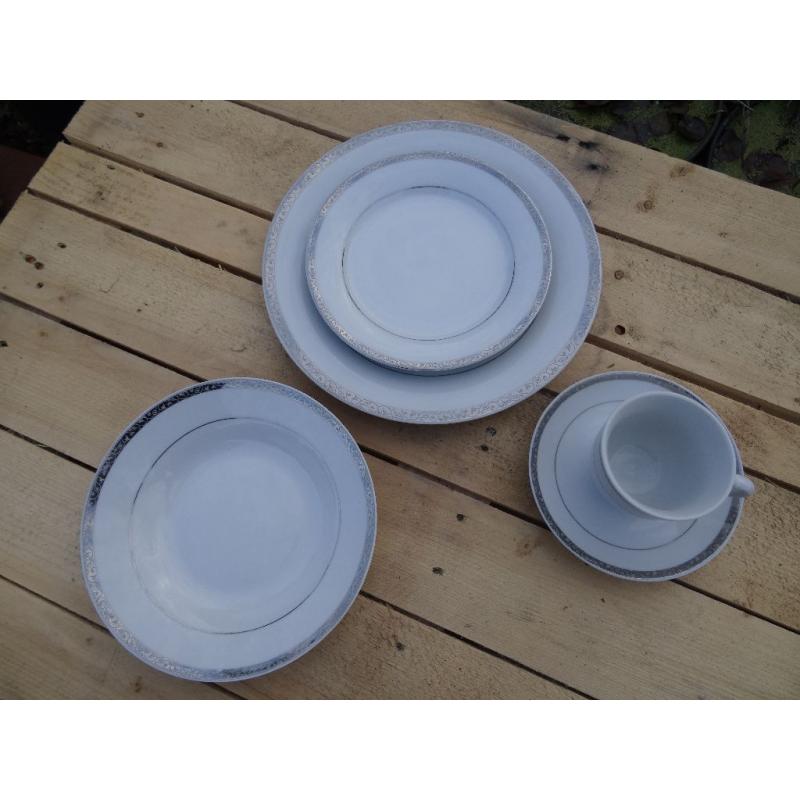 Brand new in box Schiller porcelain dinner service 39 pieces 8 place settings