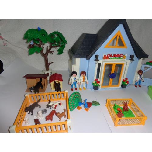 Huge bundle of playmobil - Animal clinic, people, car, accessories - Over 20 animals - Great present