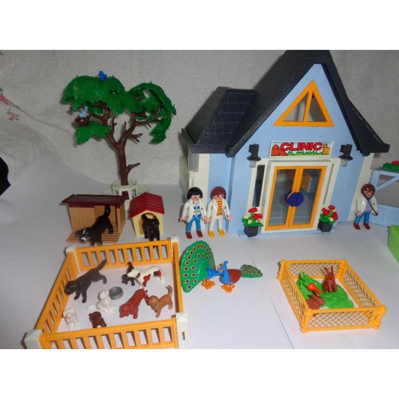 Huge bundle of playmobil - Animal clinic, people, car, accessories - Over 20 animals - Great present