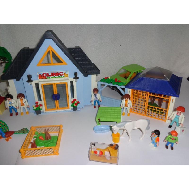 Huge bundle of playmobil - Animal clinic, people, car, accessories - Over 20 animals - Great present