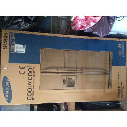 **Boxed Brand NEW American Style Samsung Fridge Freezer**