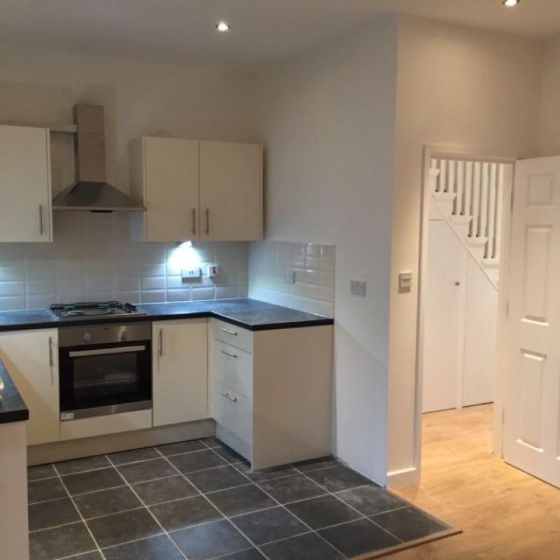 Newly decorated. Double room very close to Tooting Rail Station.