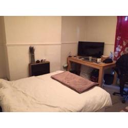 3 Double rooms for rent in a big flat in Brixton.