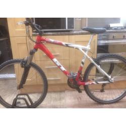 GT aggressor 2 Mountain Bike. Large Frame Size, 26" Wheels Lightweight