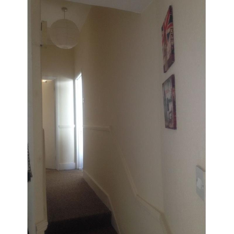 Double room to rent in a nice flat with only 2 young lady.