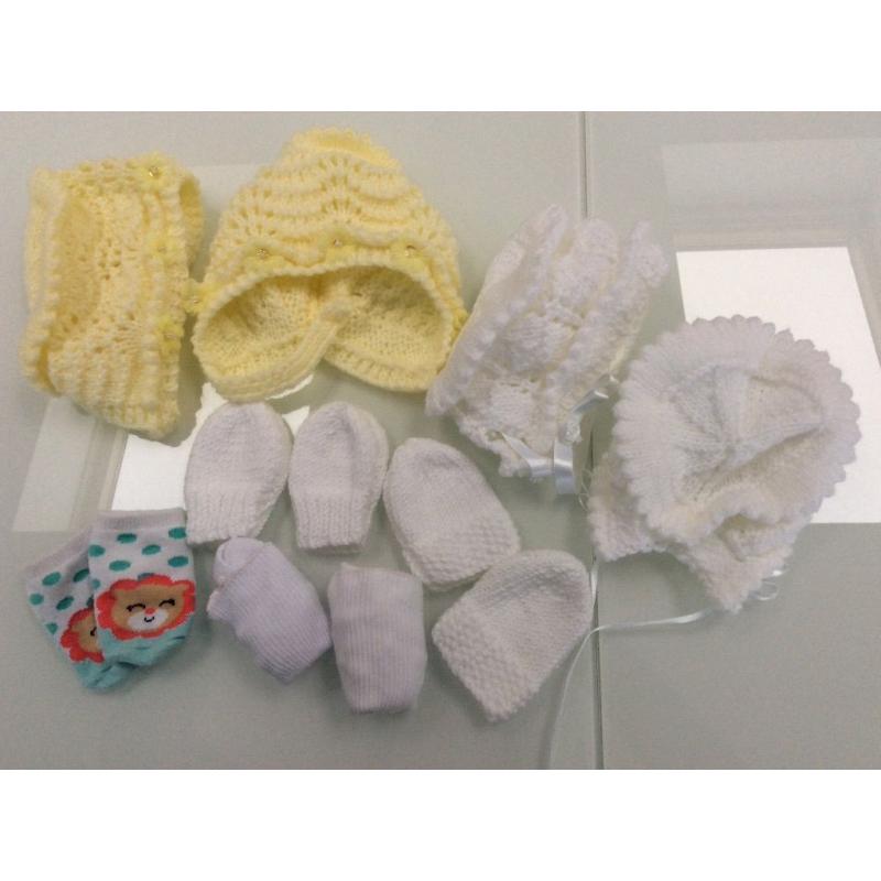 Large bundle of baby clothes in perfect condition, including two Swaddle Me Wraps. Bargain!