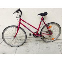 Purple ladies hybrid bike khgfxggvgg