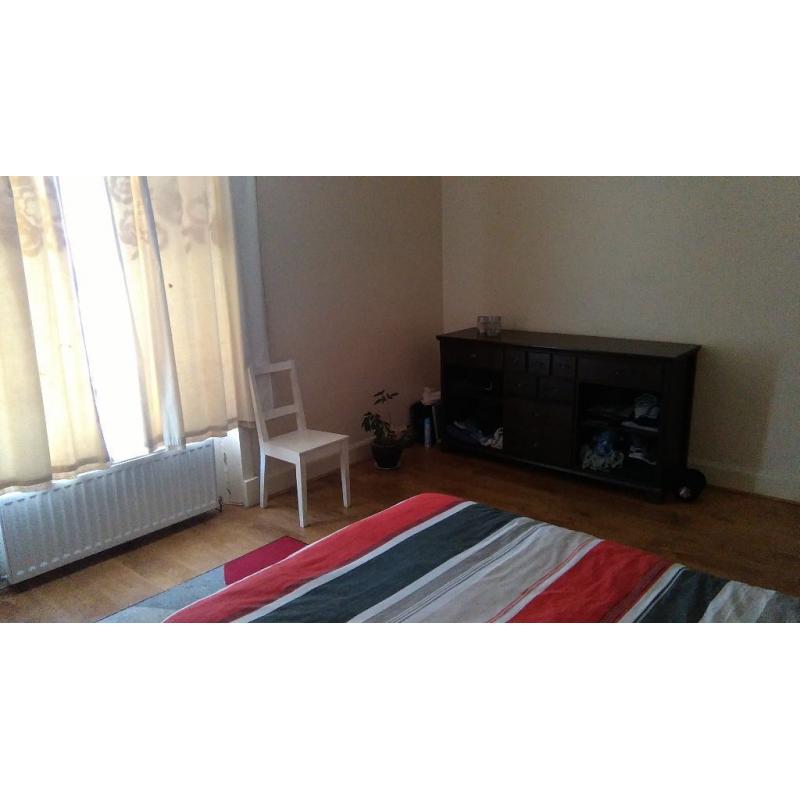 OPPORTUNITY!Spacious double room in residential house..BILLS INCLUDED!