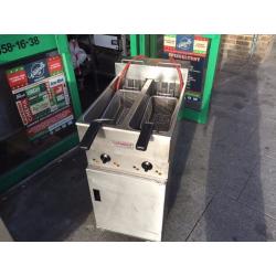 CATERING COMMERCIAL TWIN TANK VALENTINE V2200 FRYER CATERING KEBAB CHICKEN CATERING CAFE SHOP BAR