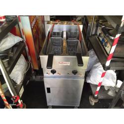 CATERING COMMERCIAL TWIN TANK VALENTINE V2200 FRYER CATERING KEBAB CHICKEN CATERING CAFE SHOP BAR