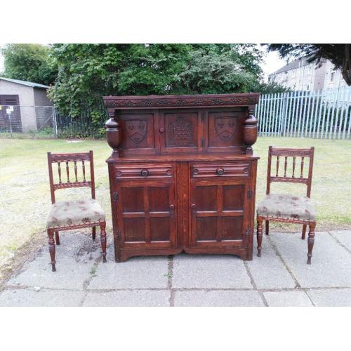 AMAZING ANTIQUE VINTAGE JACOBEAN STYLE SOLID OAK SIDEBOARD/ WELSH DRESSER AND TWO HALL CHAIRS