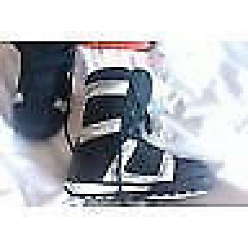 Rossignol Black Snowboarding/Snow Boots Size 1 Like New and Bag