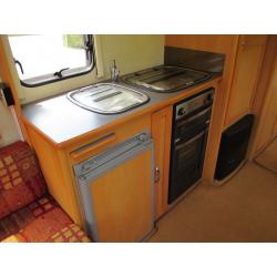 Elddis Avante 556 Caravan, 6 berth, 2006, Excellent condition.