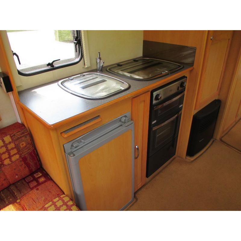 Elddis Avante 556 Caravan, 6 berth, 2006, Excellent condition.