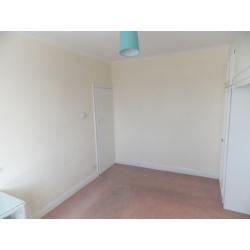Cheap Double room available now. Perfect location with all bills included...