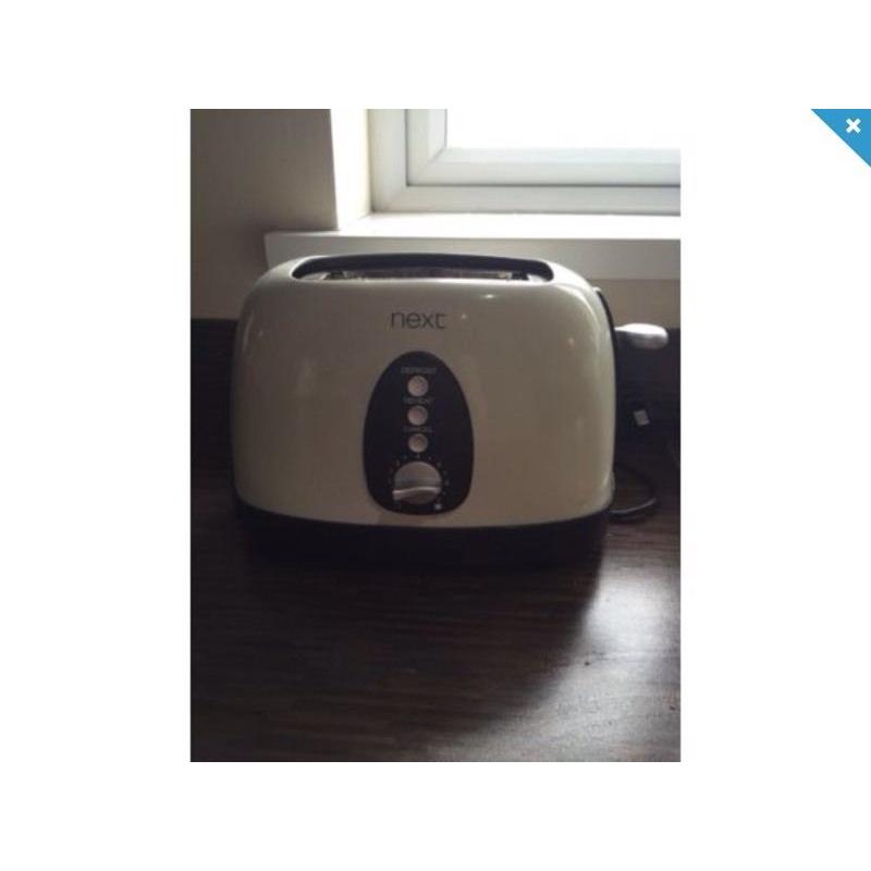 Next cream toaster and kettle set