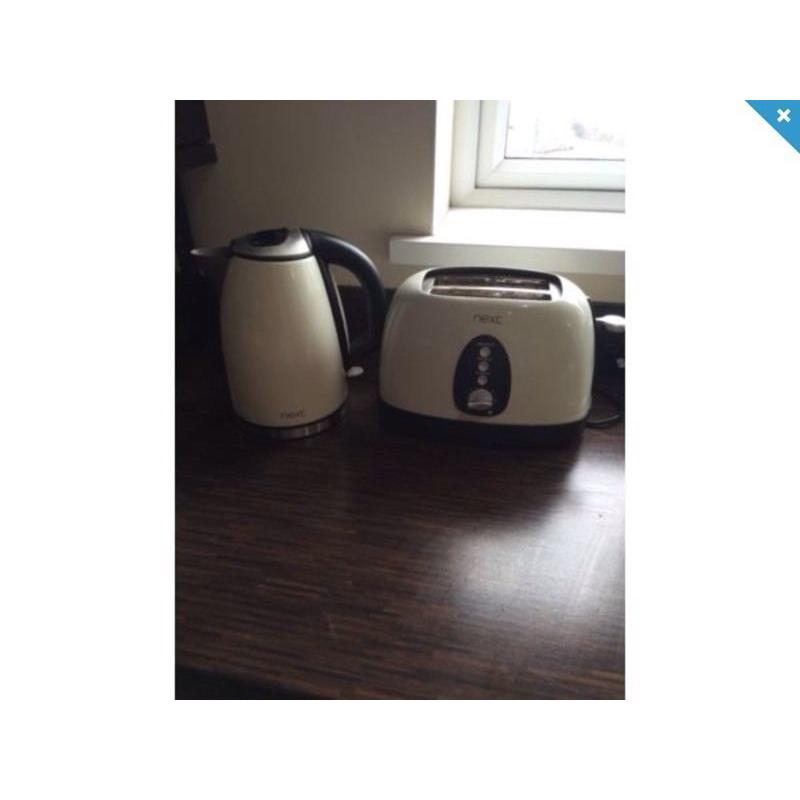 Next cream toaster and kettle set