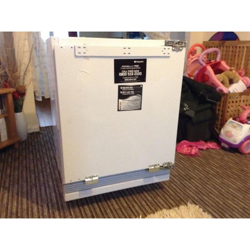 Hotpoint integrated fridge