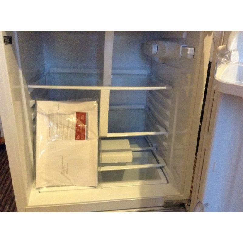 Hotpoint integrated fridge