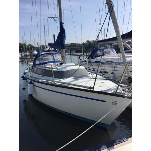 Beautiful sailing yacht ready to go! Sleeps 5