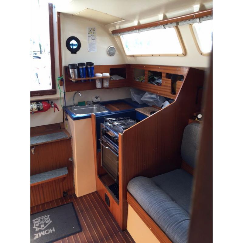 Beautiful sailing yacht ready to go! Sleeps 5