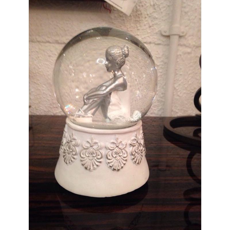Balarina snow globe musical chime