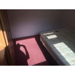 DOUBLE ROOM TO LET IN PUTNEY AVAILABLE NOW *ALL BILLS INCLUSIVE