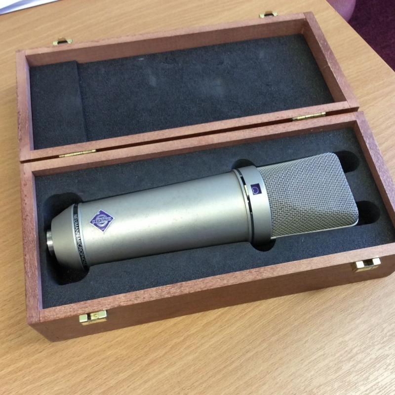 Neumann U87ai Consender mic - Grey Nickel Version - Brilliant Mic with Wooden Case