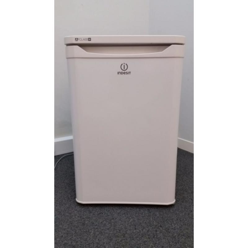 INDESIT Under-Counter Fridge Freezer / A-Class & Frost Free / "As New" condition
