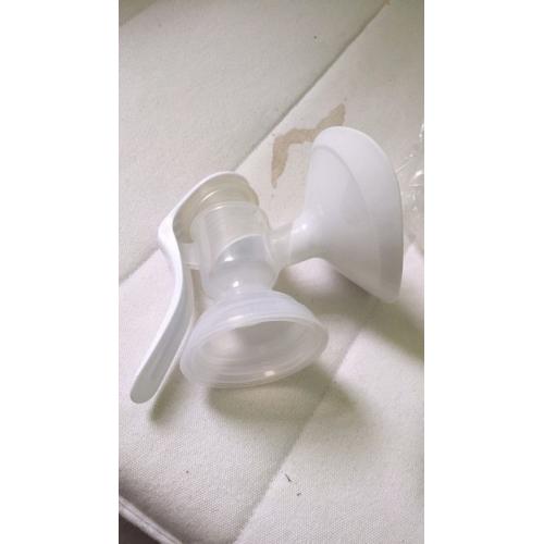 Manual breast pump