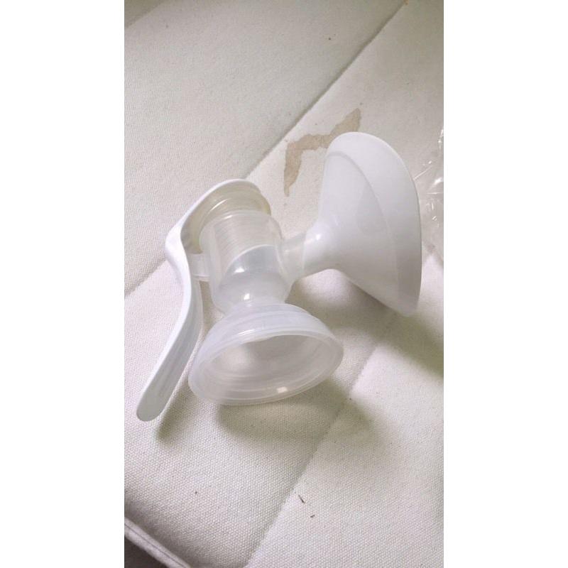 Manual breast pump
