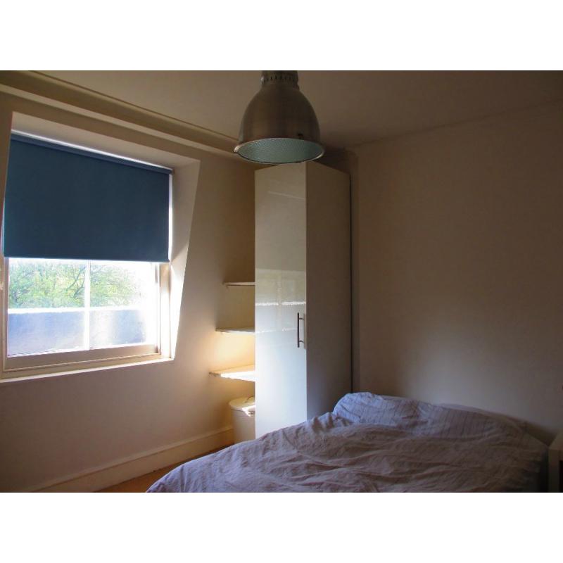 Very spacious double bedroom in Notting Hill