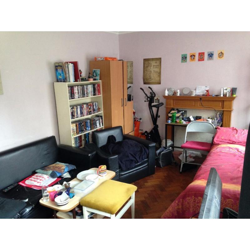 Huge double room with private living room in great location