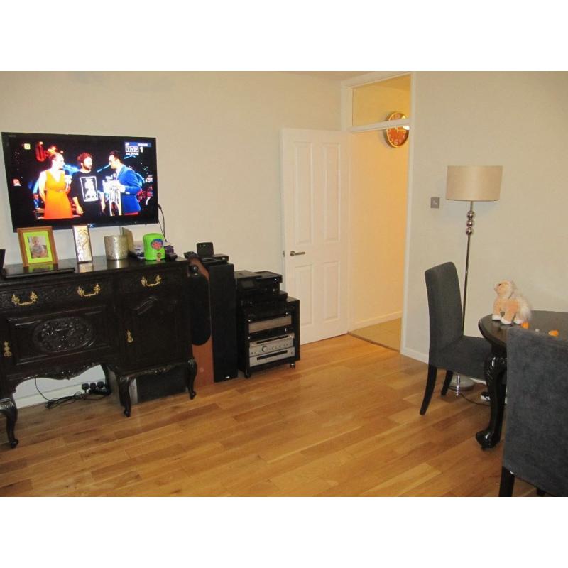Rooms in 3 bedroom flat to rent