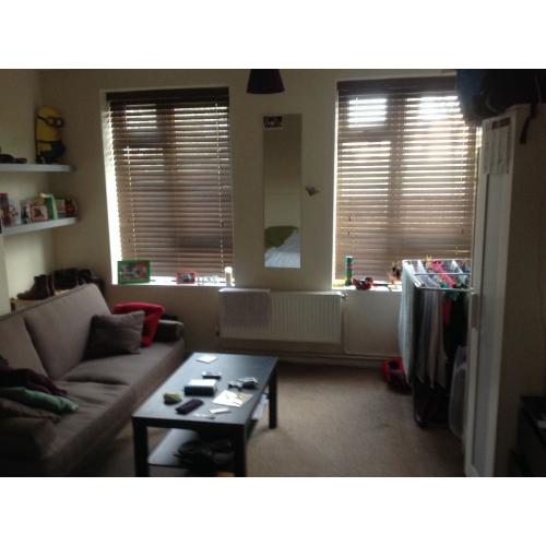 COUSY DOUBLE ROOM AT EAST FINCHLEY !!