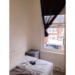 Lovely single room available 5mins by walk to Seven Sisters Tube Station