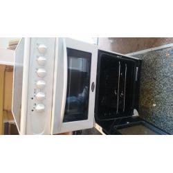 Free Standing Oven with ceramic hob (white)