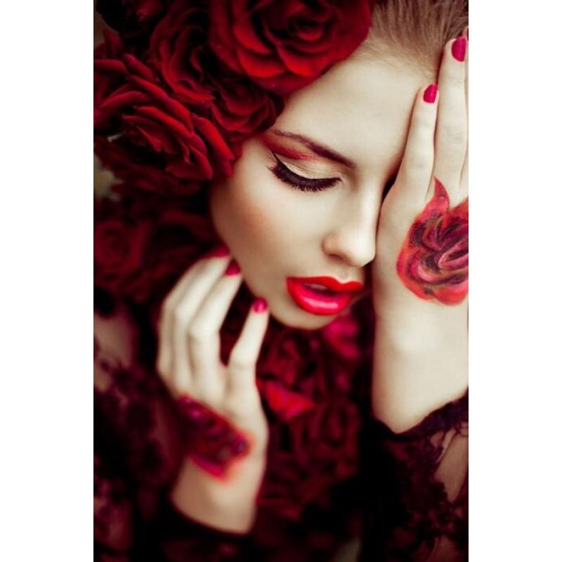 Holding Casting for New Faces Models / Film Extras on Tuesday 14th / Wednesday 15th June 11am to 5pm