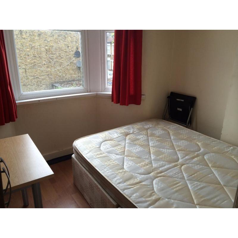 BRIGHT DOUBLE ROOM TO LET @ E13 9DA GREEN STREET ALL BILLS INCLUSIVE AVAILABLE 20 JUNE NEAR TUBE!!!