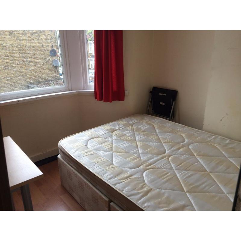 BRIGHT DOUBLE ROOM TO LET @ E13 9DA GREEN STREET ALL BILLS INCLUSIVE AVAILABLE 20 JUNE NEAR TUBE!!!