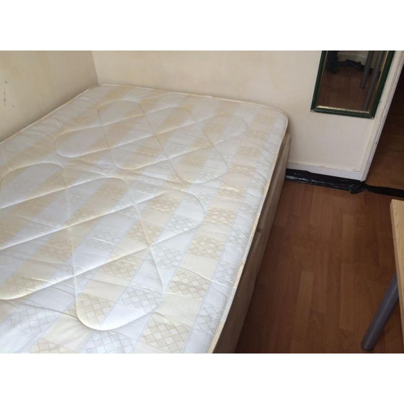 BRIGHT DOUBLE ROOM TO LET @ E13 9DA GREEN STREET ALL BILLS INCLUSIVE AVAILABLE 20 JUNE NEAR TUBE!!!