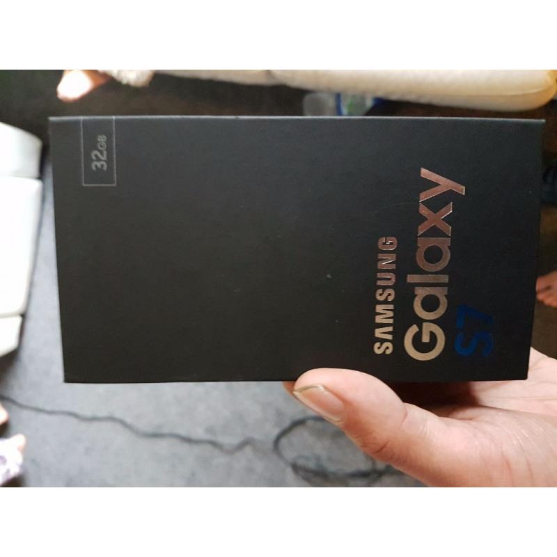Galaxy s7 1 week old perfect condtion