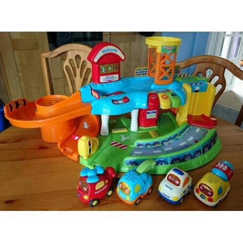 Vetch toot toot garage set
