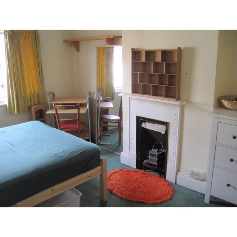Room in St Werburghs, would suit Mon - Fri