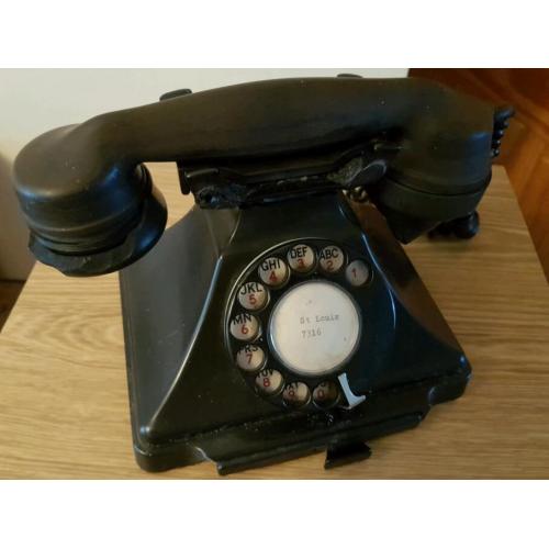 Antique Bakelite Rotary Telephone (non functioning)