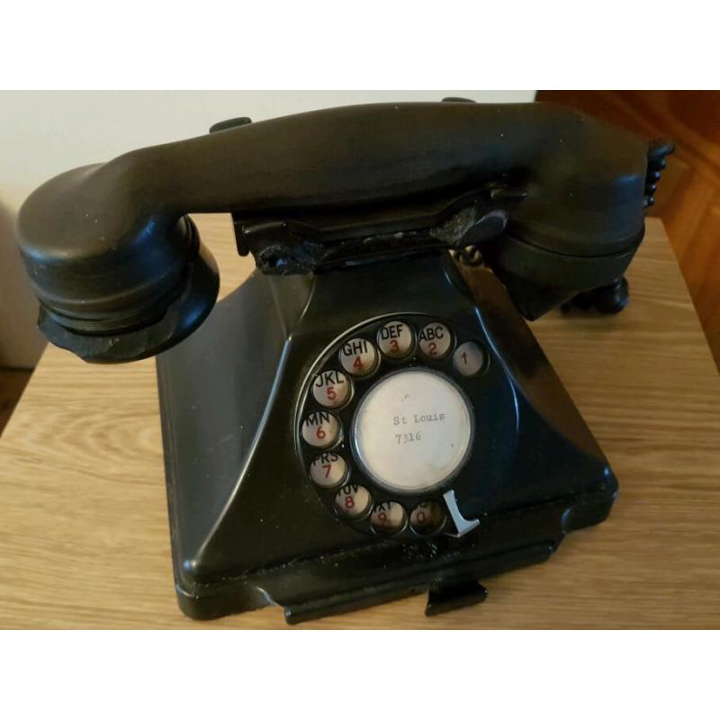 Antique Bakelite Rotary Telephone (non functioning)