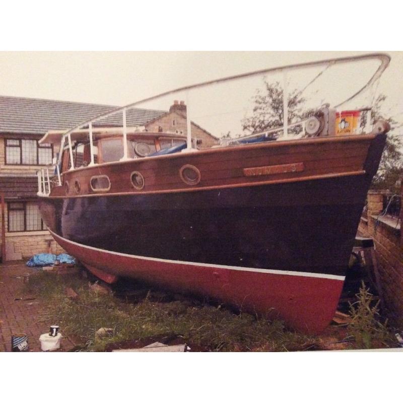 Teak river cruiser