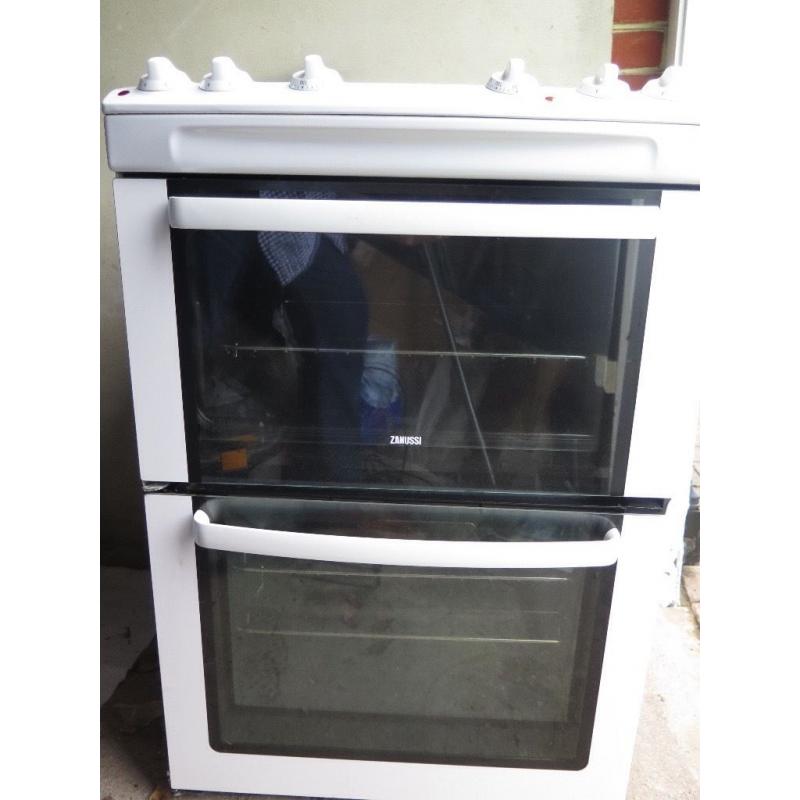 Zanussi 2 Door Electric cooker- ceramic hob-White - little use!