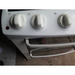 Zanussi 2 Door Electric cooker- ceramic hob-White - little use!