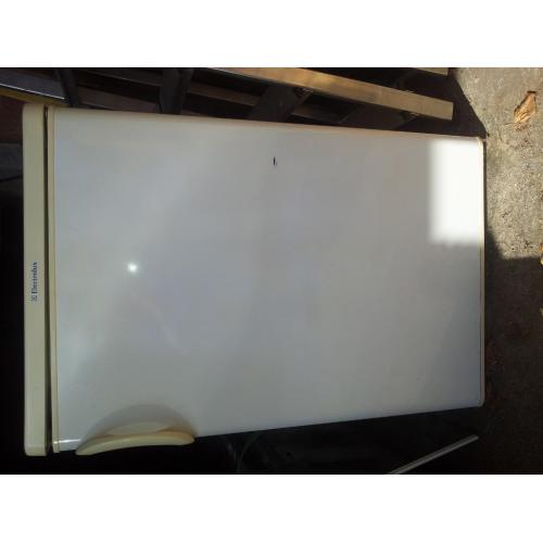 white fridge